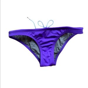 Jolyn “Europe” bikini bottom size small in purple